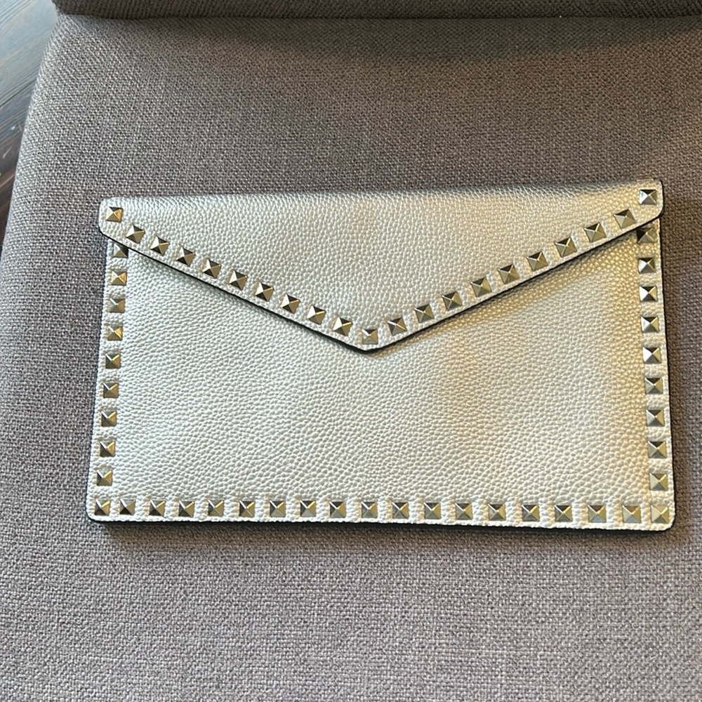 Silver clutch